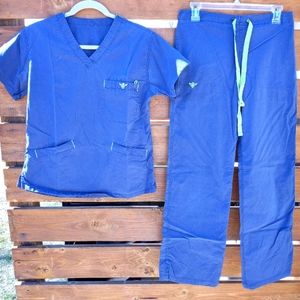 Med Couture signature scrubs navy alime green XS